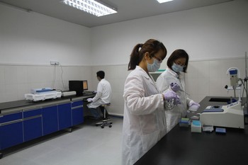 参观郑州中天华康亲子鉴定中心实验室 29